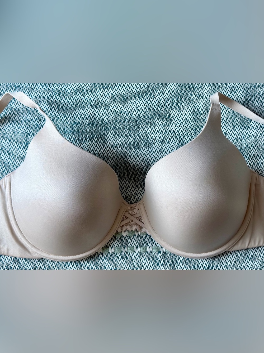 Maidenform 34D Beige Nude T-Shirt Bra Smooth Molded Underwire Lace